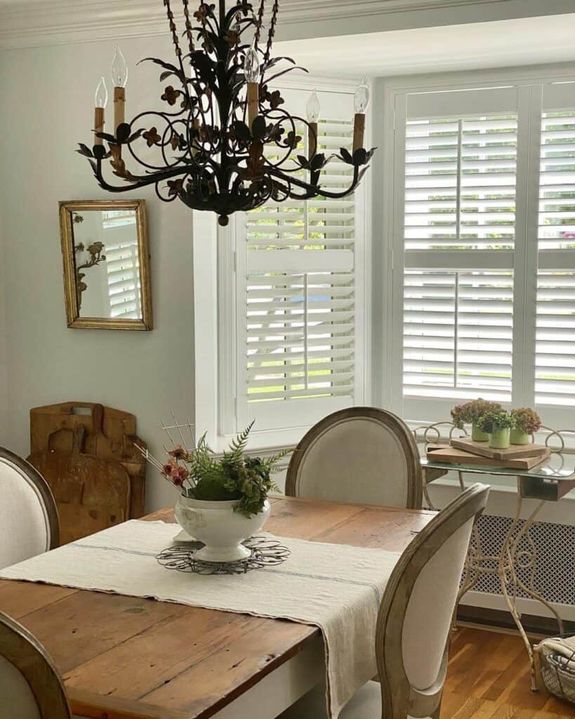 Cottage Dining Room With Bay Window