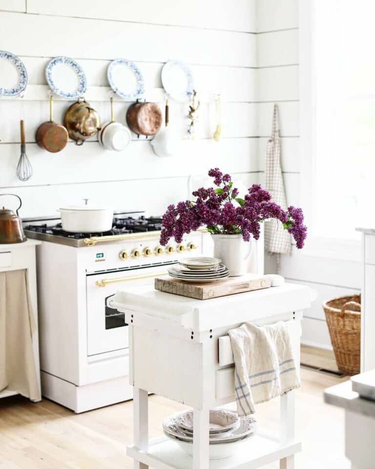 Cottage With White Kitchen Island Cart