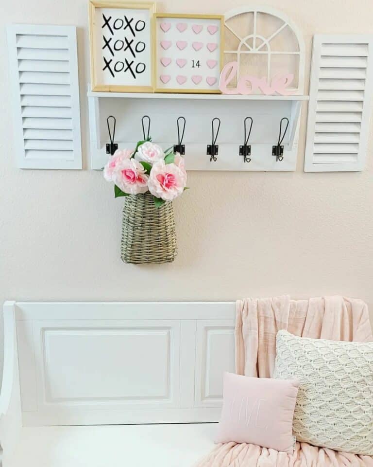 Cute Pink and Beige Entryway Décor