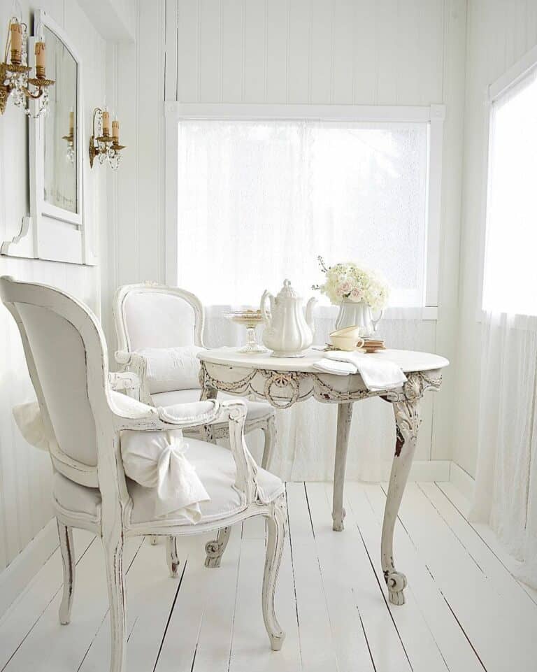 Dreamy Corner With a Vintage Influence