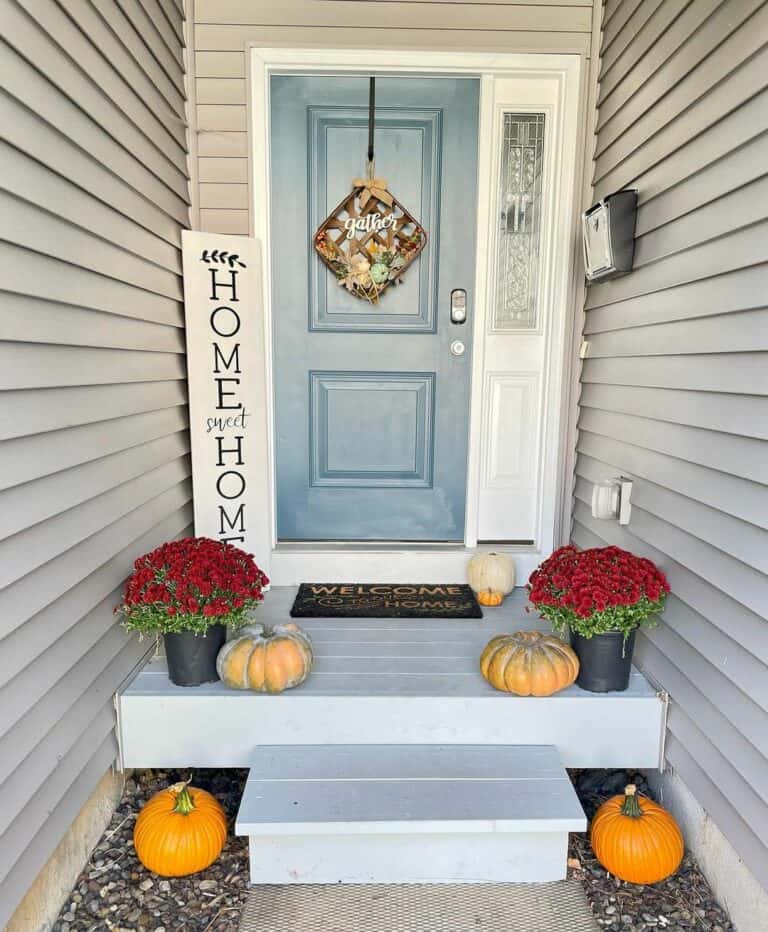 Enclosed Porch Showcases Autumnal Décor