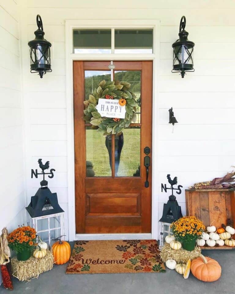 Fall-themed Outdoor Porch Décor
