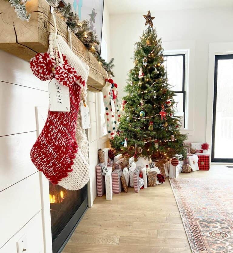 Farmhouse Living Room With Classic Rug