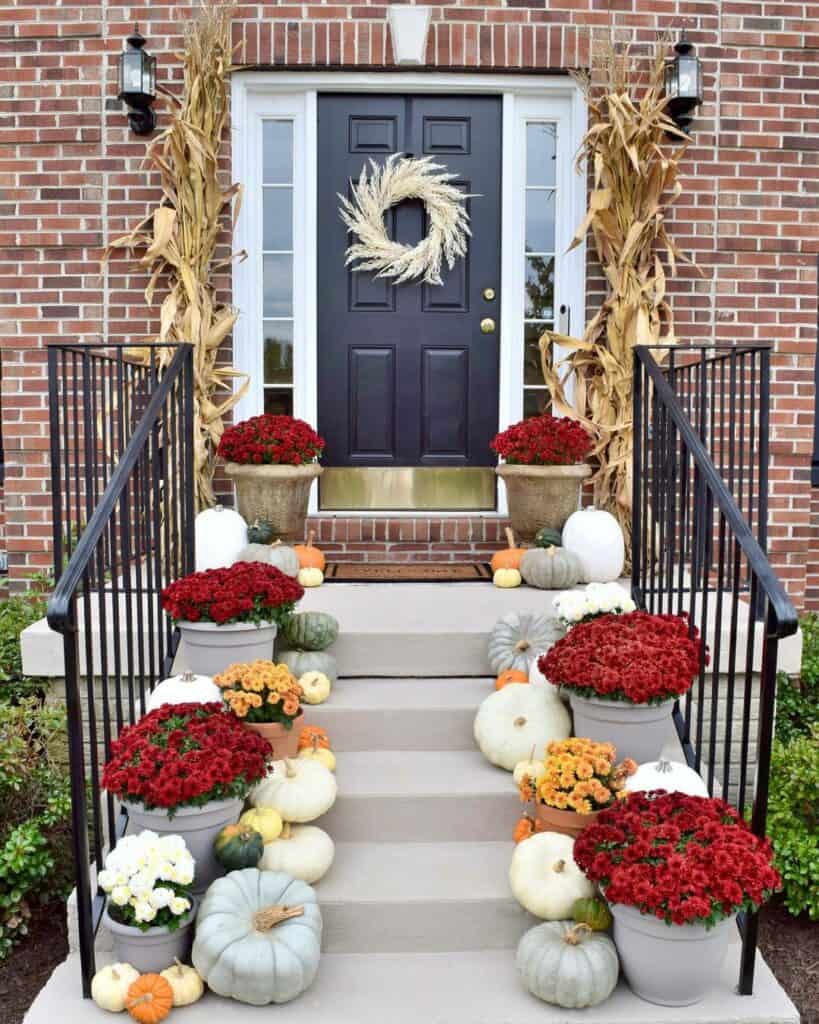 Farmhouse Porch With Flower Décor