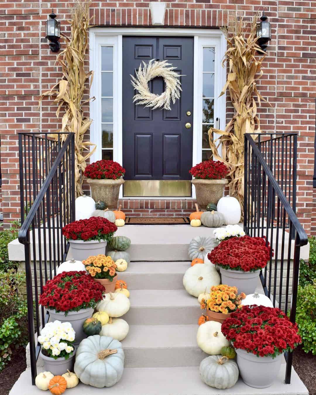 Farmhouse Porch With Flower Décor - Soul & Lane