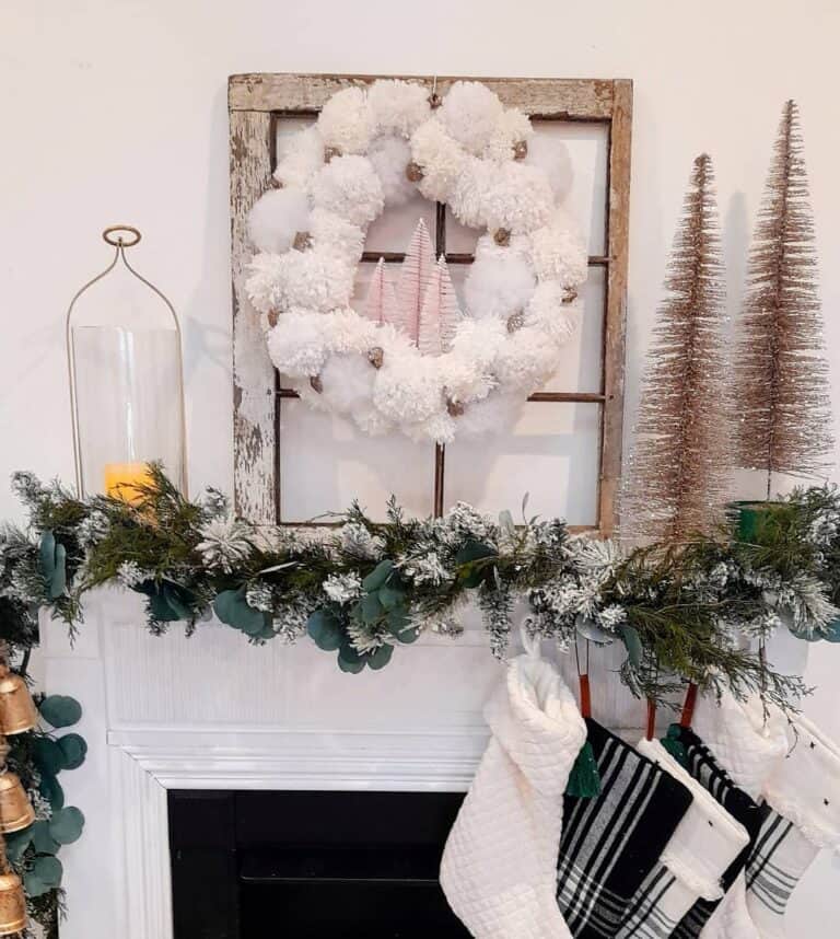 Fluffy and White Christmas Wreath Ideas