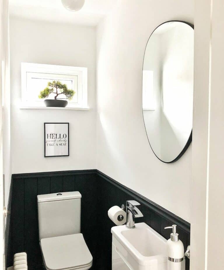 Fresh Black and White Bathroom Style