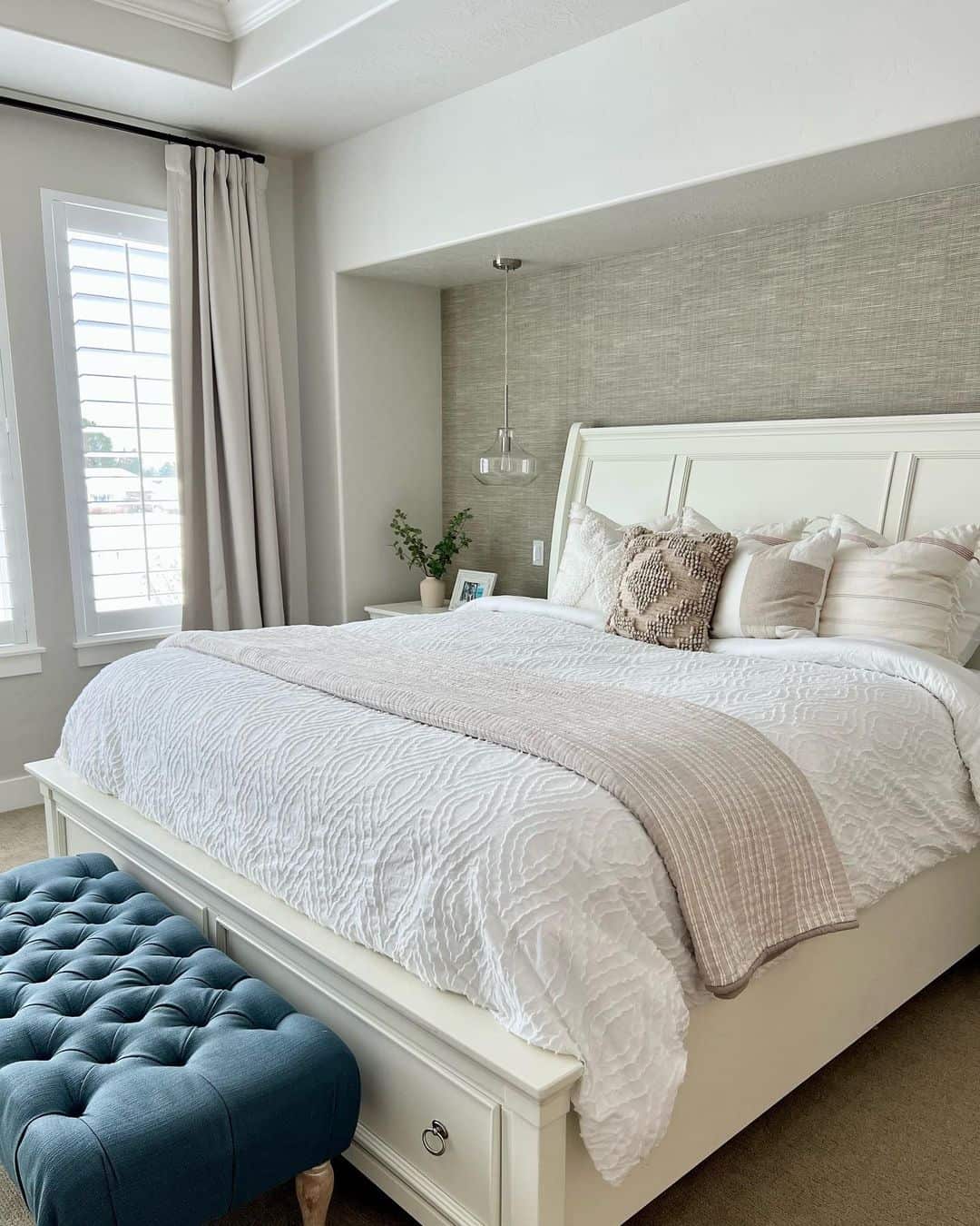 Gray Grasscloth Wallpaper in Bedroom Soul & Lane