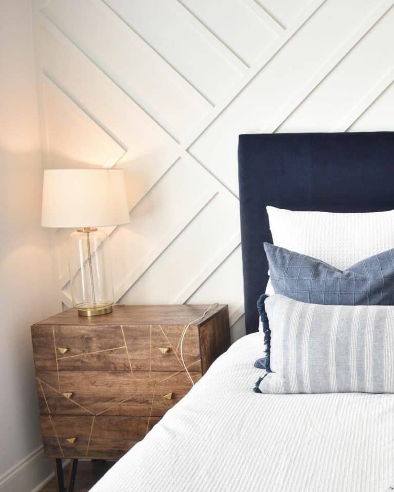 Manly Bedroom With White Geometric Wall Paneling