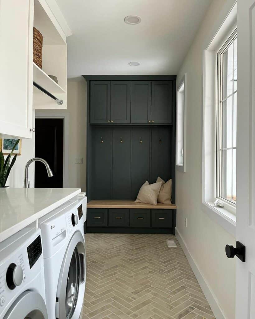 Mixed Mudroom and Laundry Room