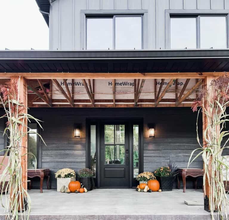 Modern Farmhouse Porch With Flower Décor