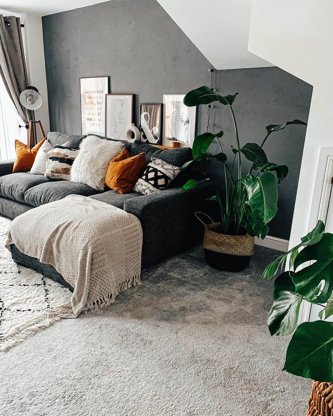 Modern Living Room Design With Bold Colors - Soul & Lane