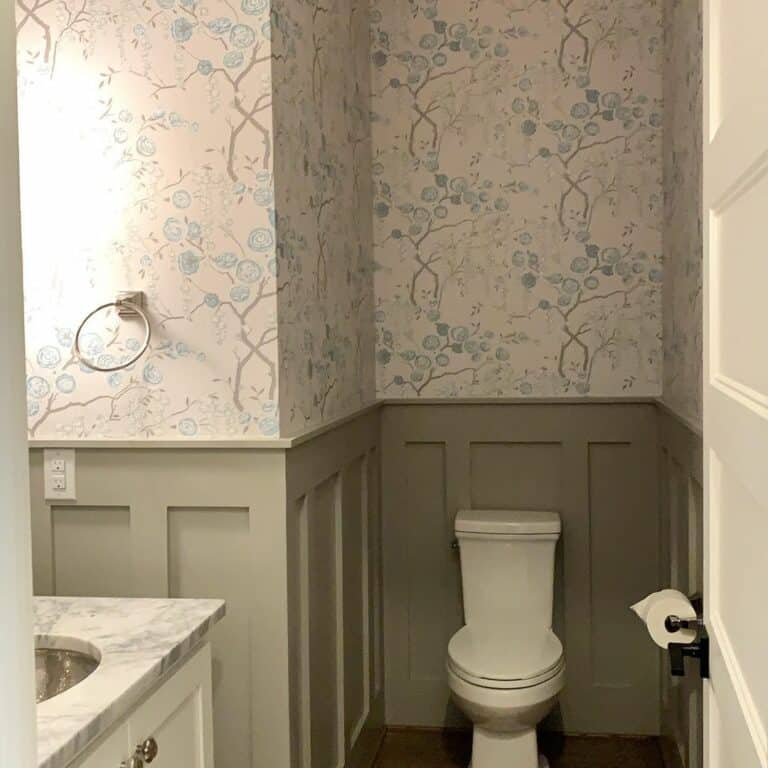 Moody Wall Décor in Compact Spaces