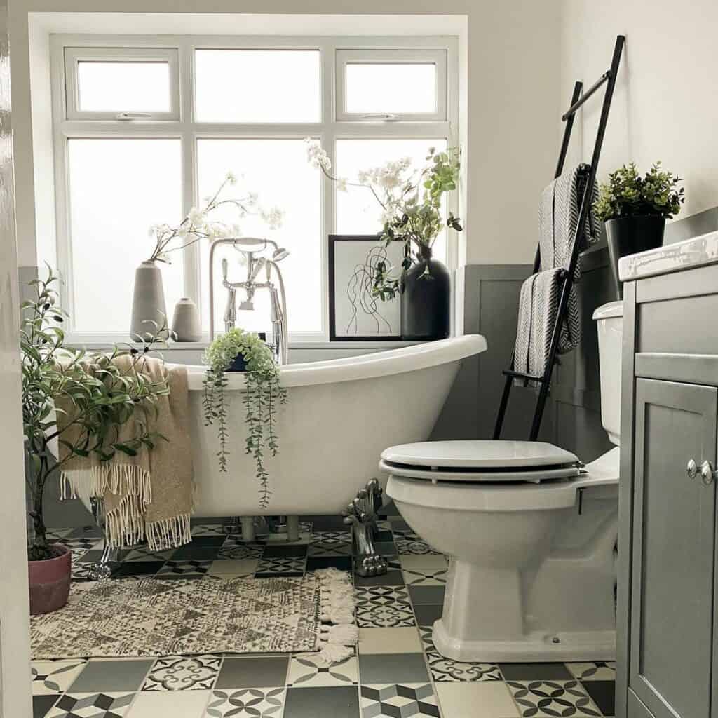 Neutral Bathroom With Green Plants