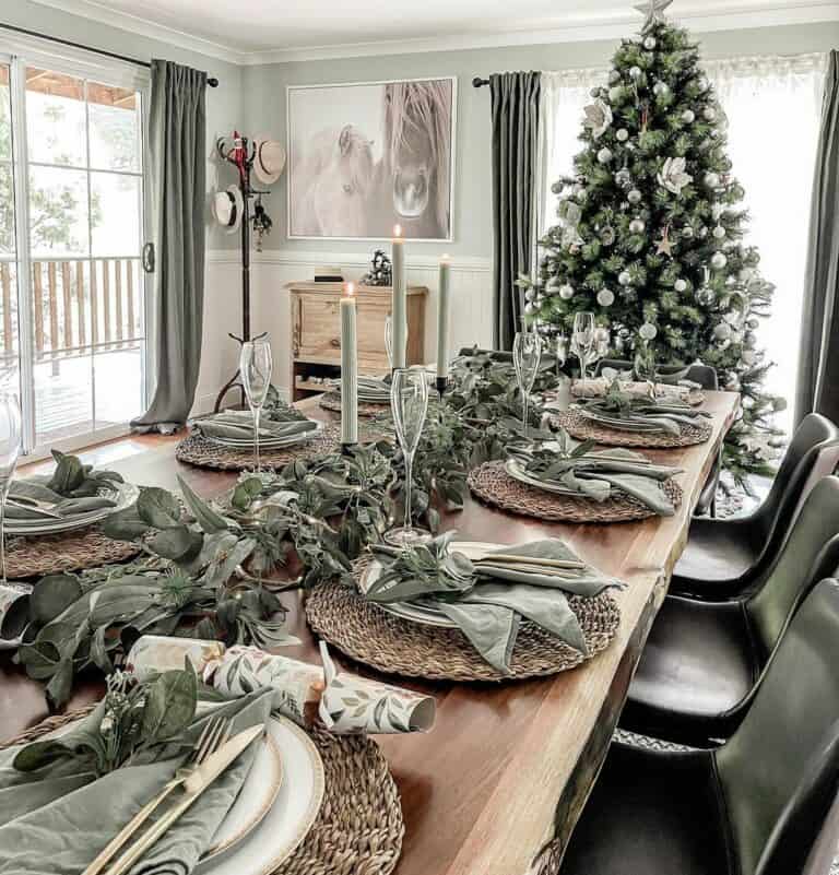 Neutral Christmas-themed Dining Room Table