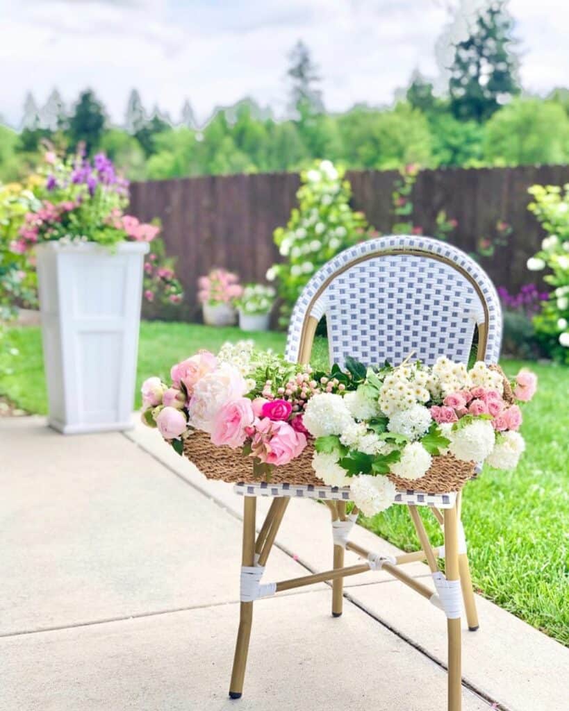 Pink and White Floral Outdoor Décor Ideas