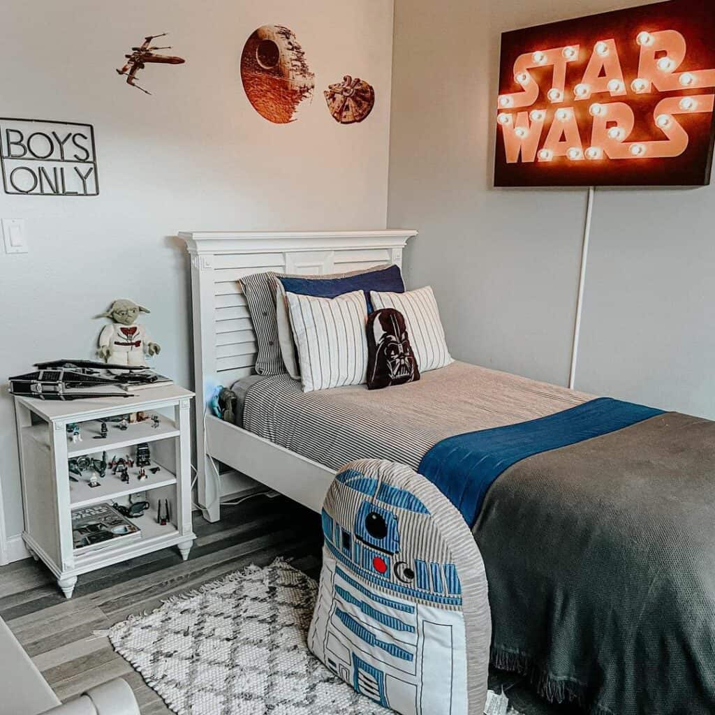 Star Wars-themed Bedroom for Teenagers