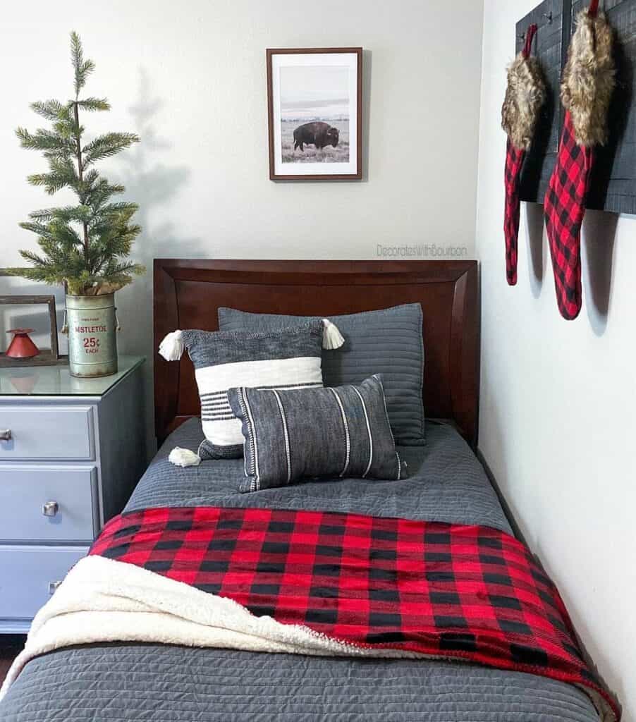 Teenage Boy Bedroom With Christmas Décor