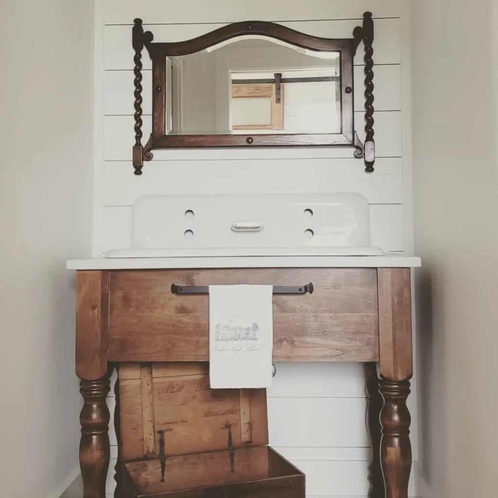 Vintage Farmhouse Bathroom Design