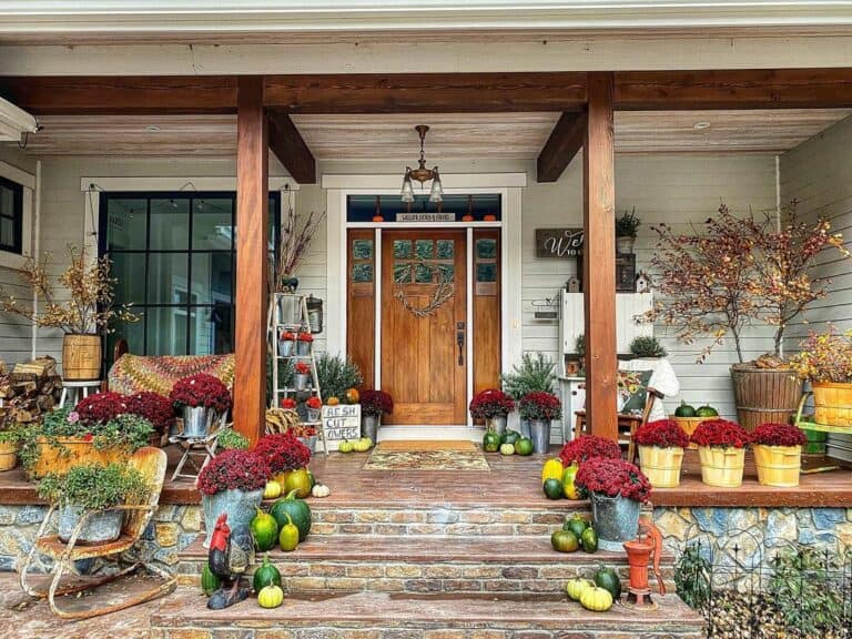 Vintage Porch With Flower Décor