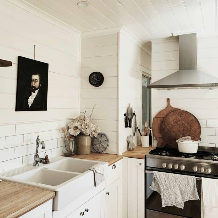 Vintage White Shiplap Cottage Kitchen Ideas