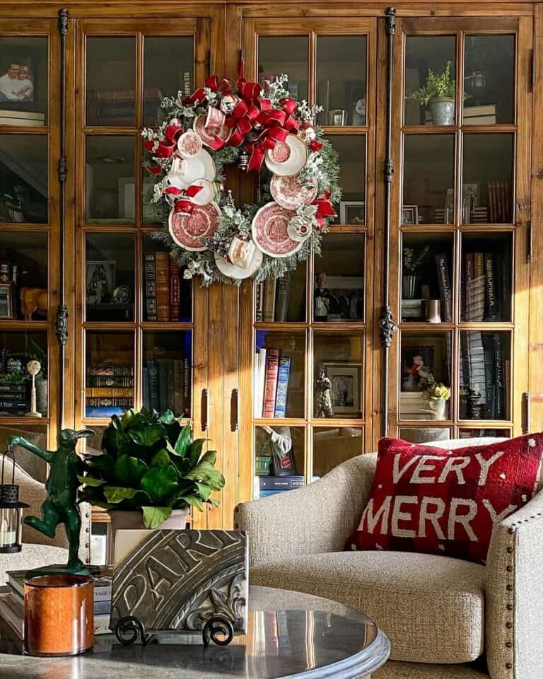 Warm Wood Living Room With Christmas Wreath