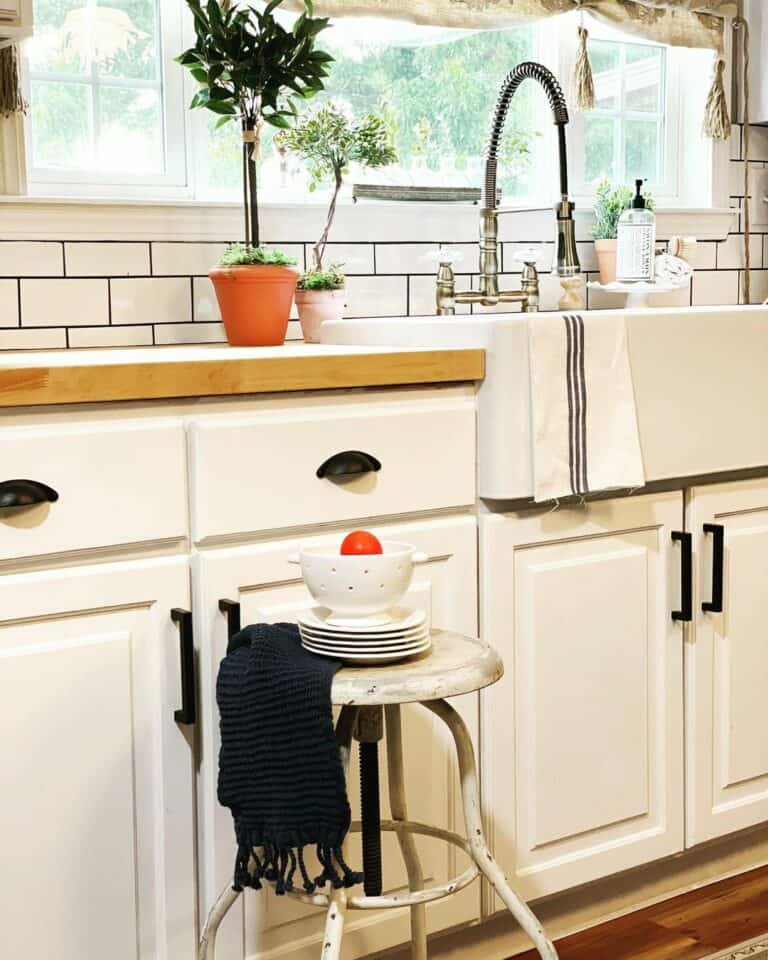 White Cottage Kitchen Cabinets With Apron Sink