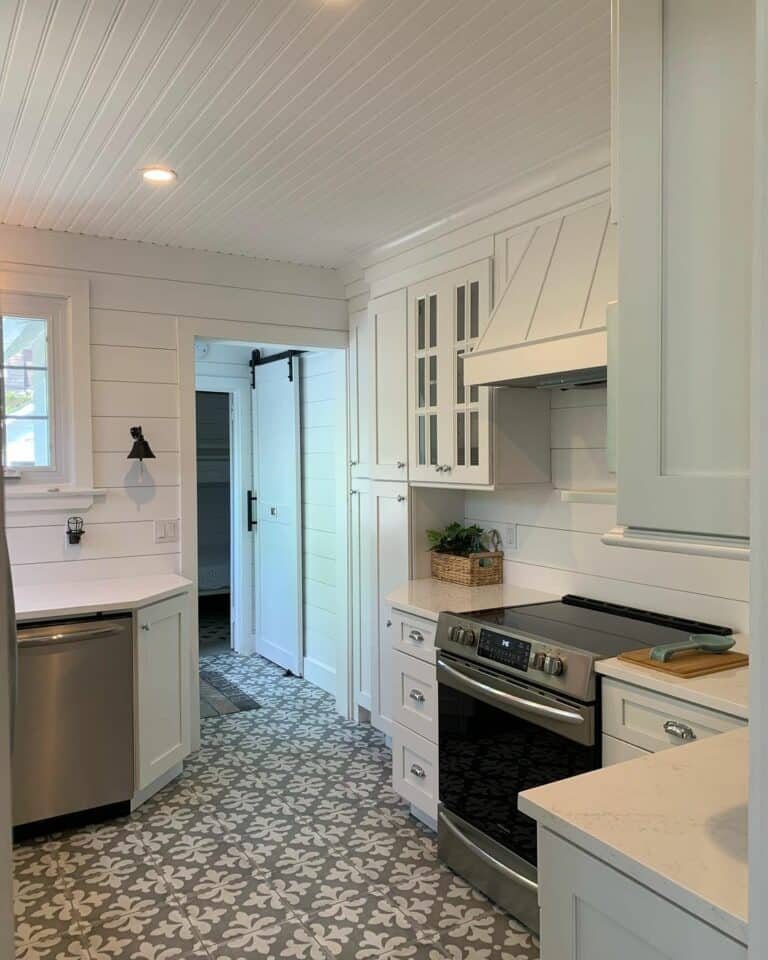 White Shiplap Beach Cottage Kitchen Ideas