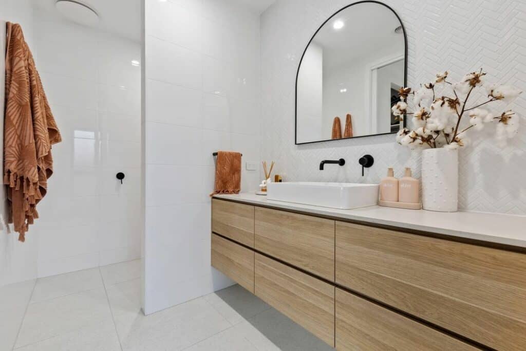 White and Neutral Bathroom Ideas