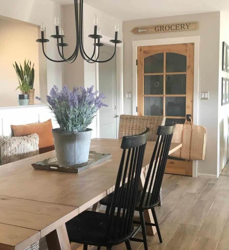 Wood Elements Embellish a Dining Room