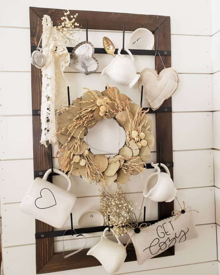 Wood Mug Rack With Beige Decorative Wreath