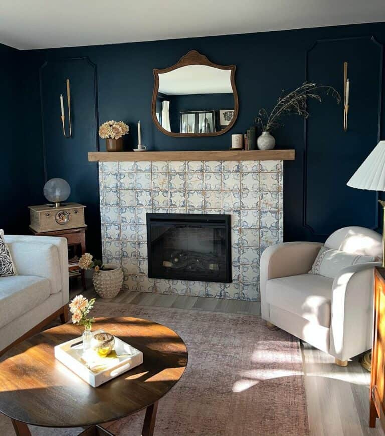 Blue Accent Tiles Highlight the Wall Color