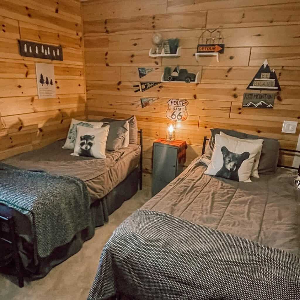 Cabin-aesthetic as Boy's Bedroom Décor