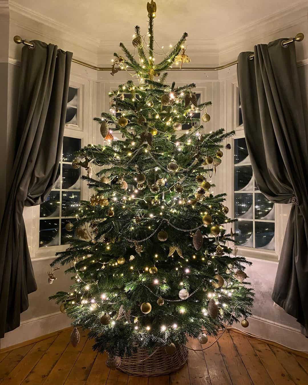 Christmas Tree Decorating Ideas in Dim Light Soul & Lane