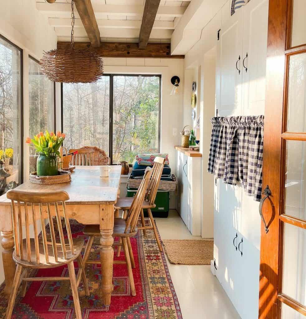 Crossed Ceiling Beams Over a Bright Dining Nook