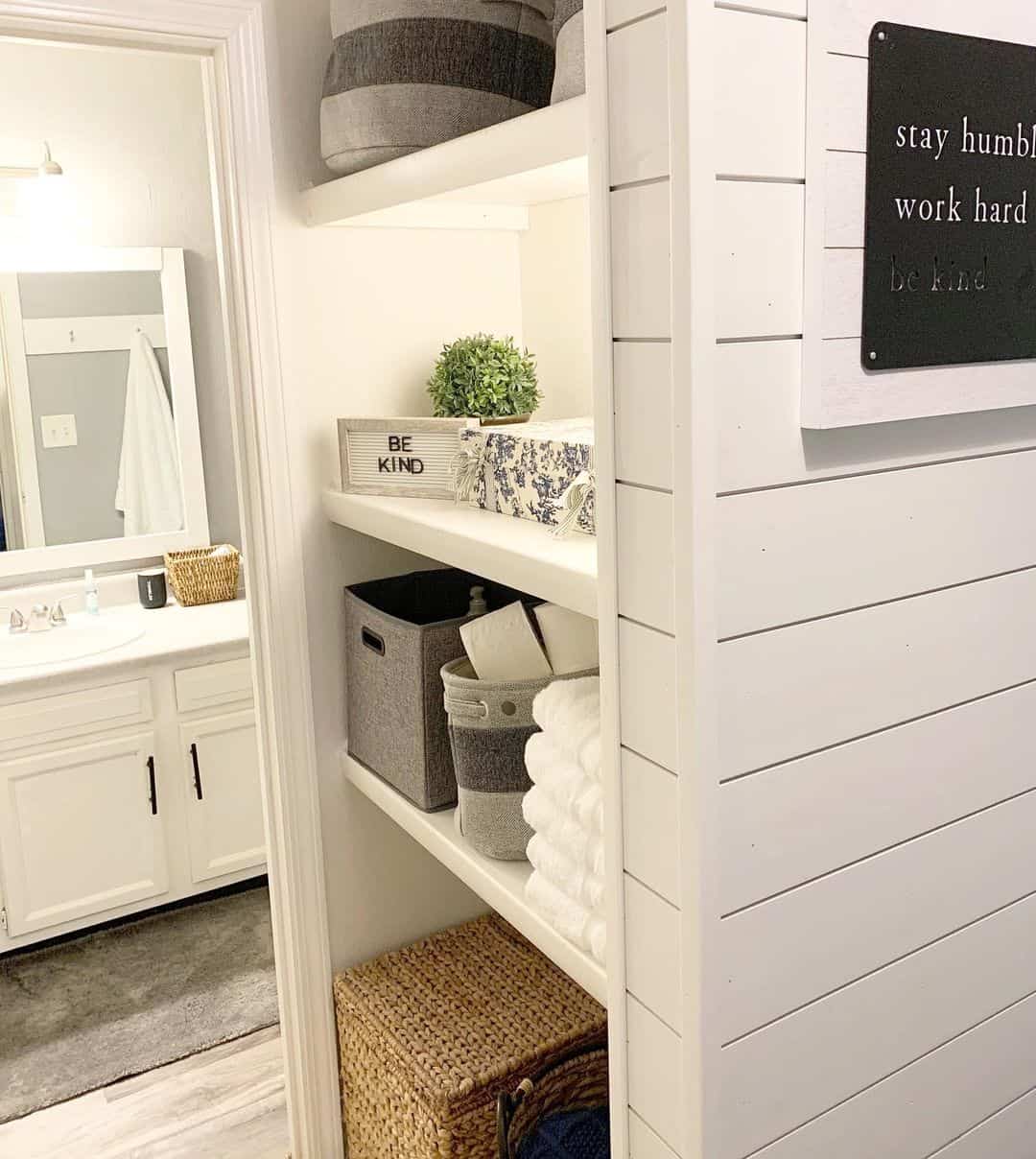 Farmhouse Hallway Storage Idea Soul & Lane