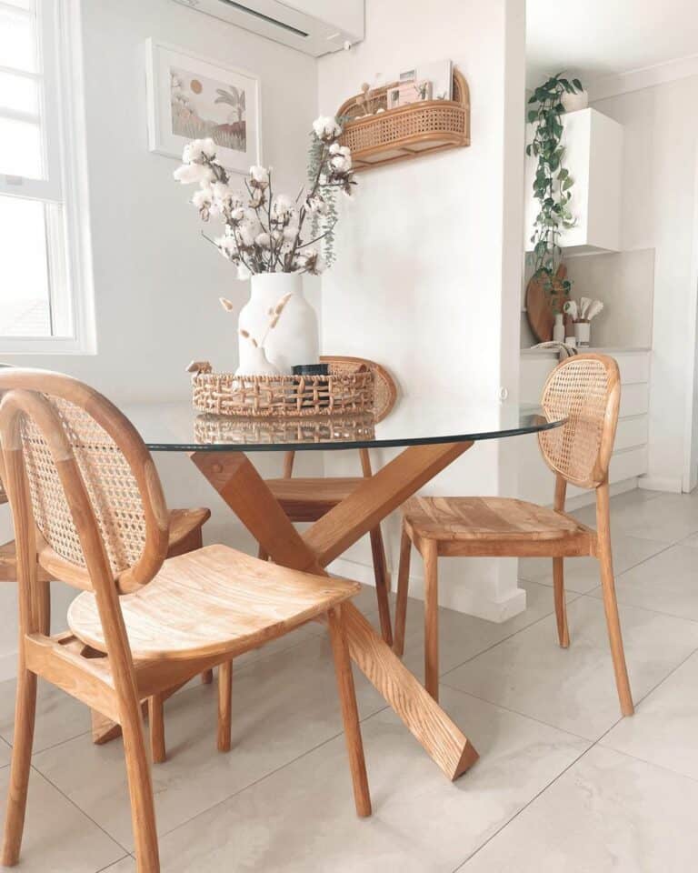 Glass Pedestal Table Fit for a Compact Area