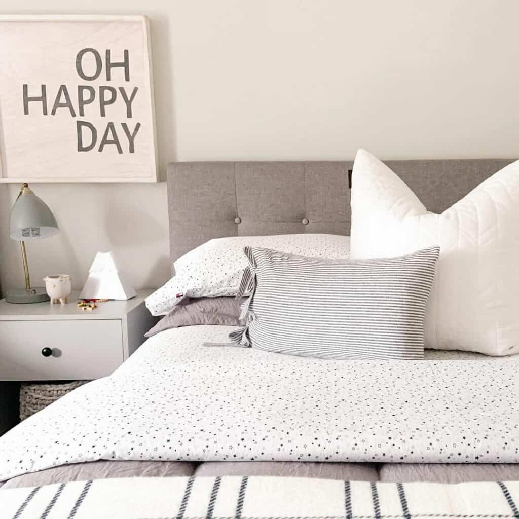 Gray Bedroom With Bedside Table Décor