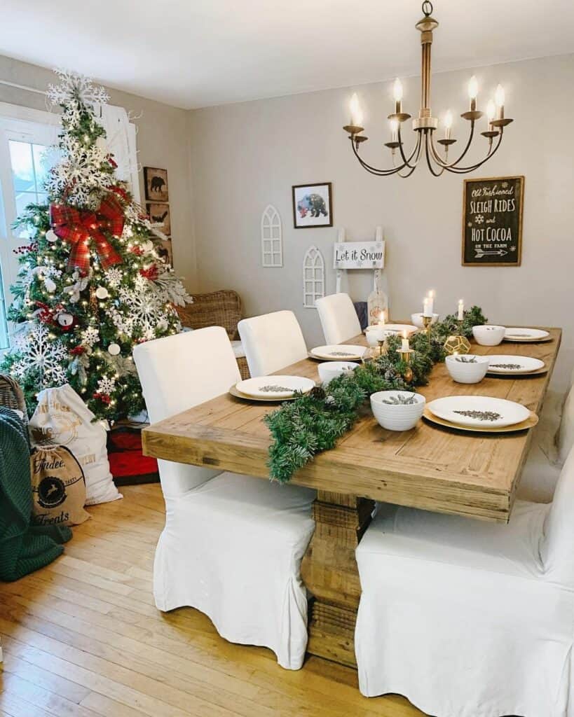 Minimalistic Farmhouse Christmas Table