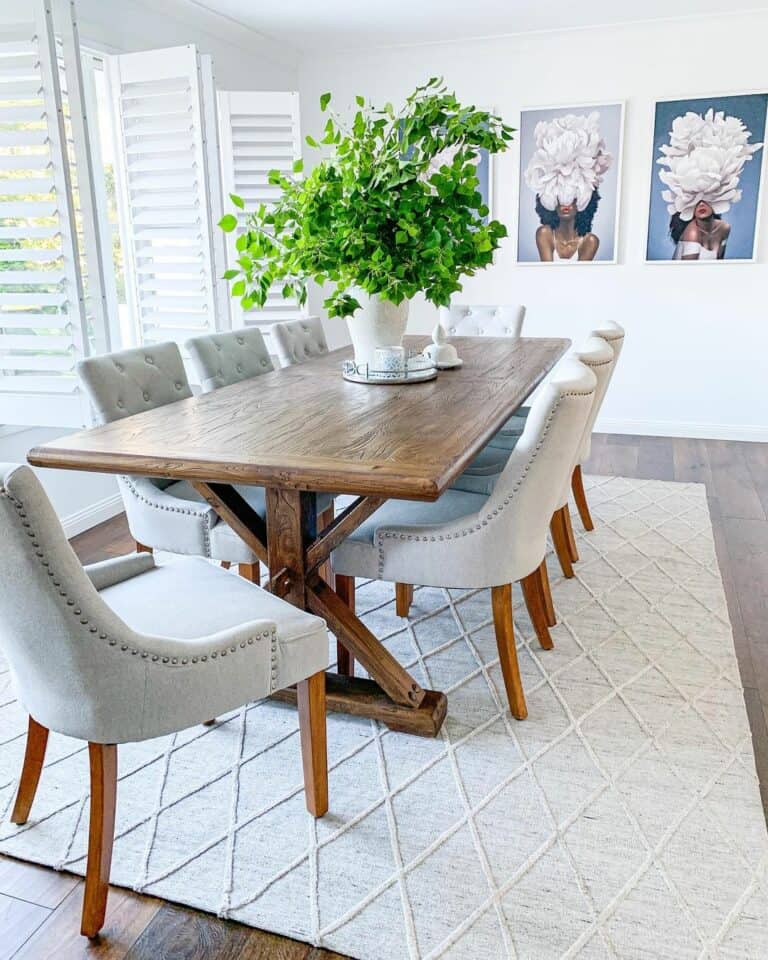 Modern Dining Room With Plant Décor
