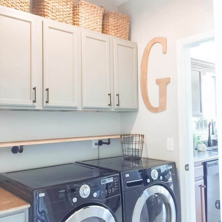 Modern Laundry Room With Wooden Wall Décor