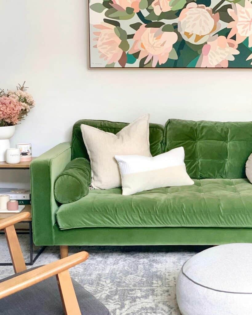 Modern Living Room With Floral Décor