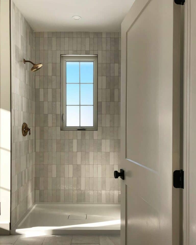 Neutral Bathroom With a Pot Light