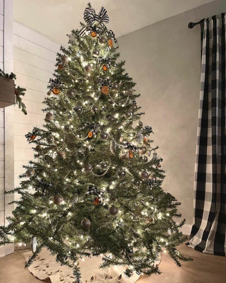 Neutral Christmas Tree Decorating Ideas