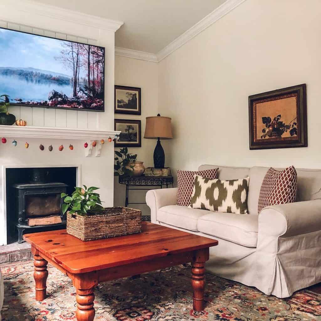 Pattern Enhances a Vintage Living Room
