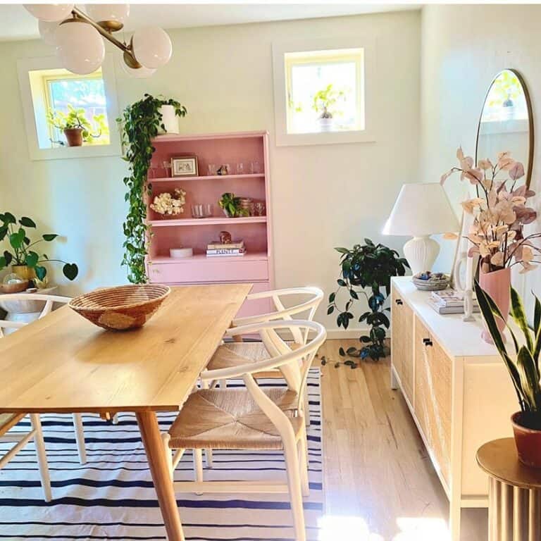 Pink Shelves Offer a Refreshing Touch