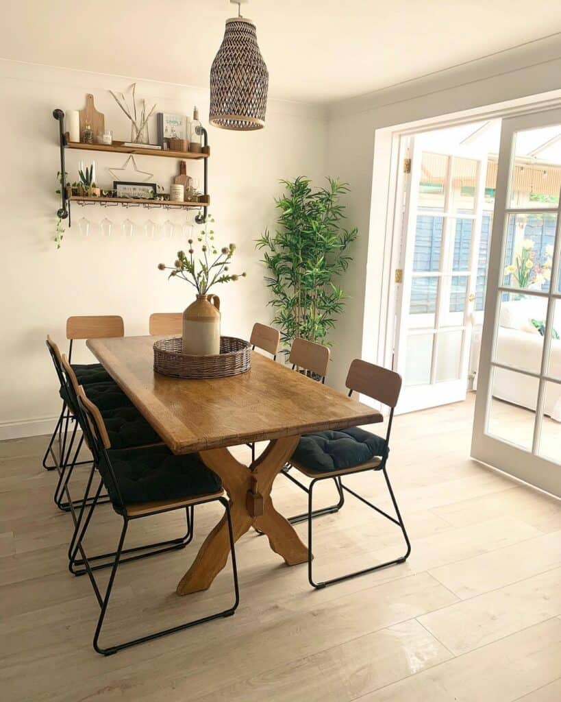 Quirky Features Embellish a Modern Minimalist Space