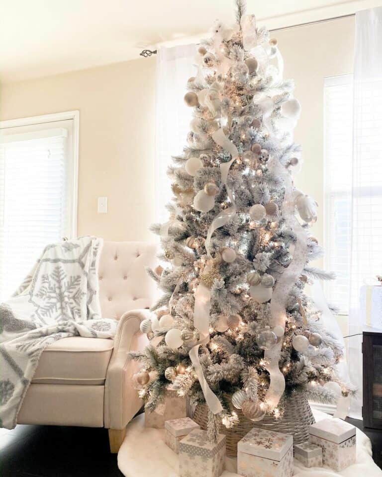 Snowy White Living Room Decorations