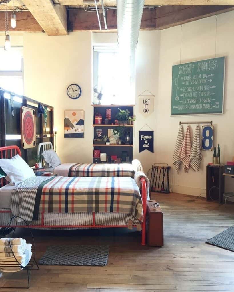 Summer Camp Theme for Boys' Bedroom Décor