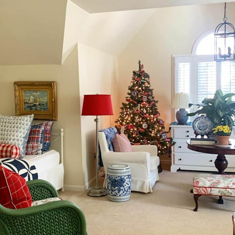 Traditional Christmas Colors for Cozy Living Room